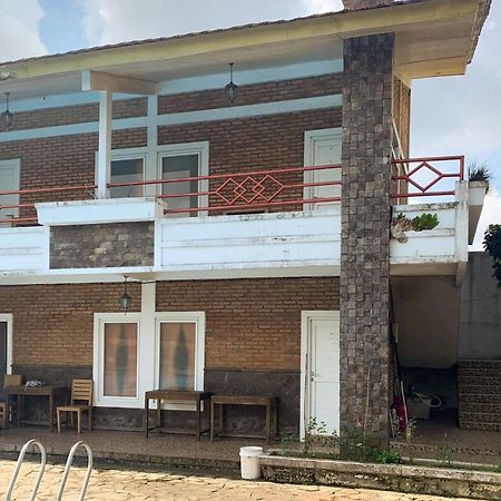 Urbanview Hotel Villa Q Gisting Bandjarnegeri 外观 照片