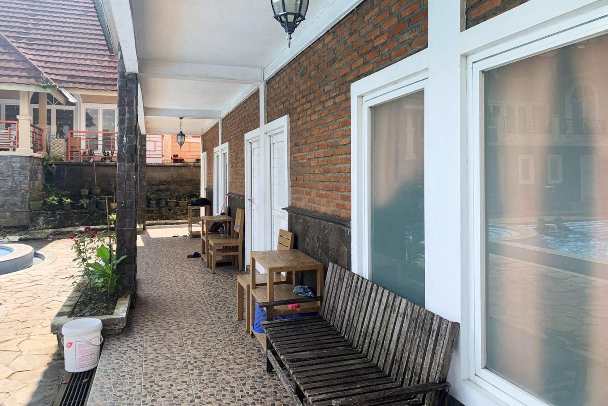 Urbanview Hotel Villa Q Gisting Bandjarnegeri 外观 照片