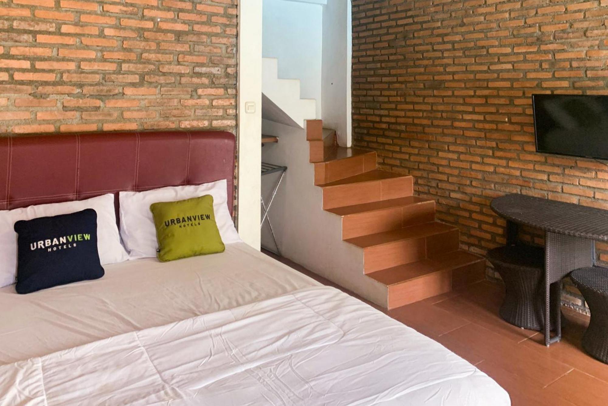 Urbanview Hotel Villa Q Gisting Bandjarnegeri 外观 照片
