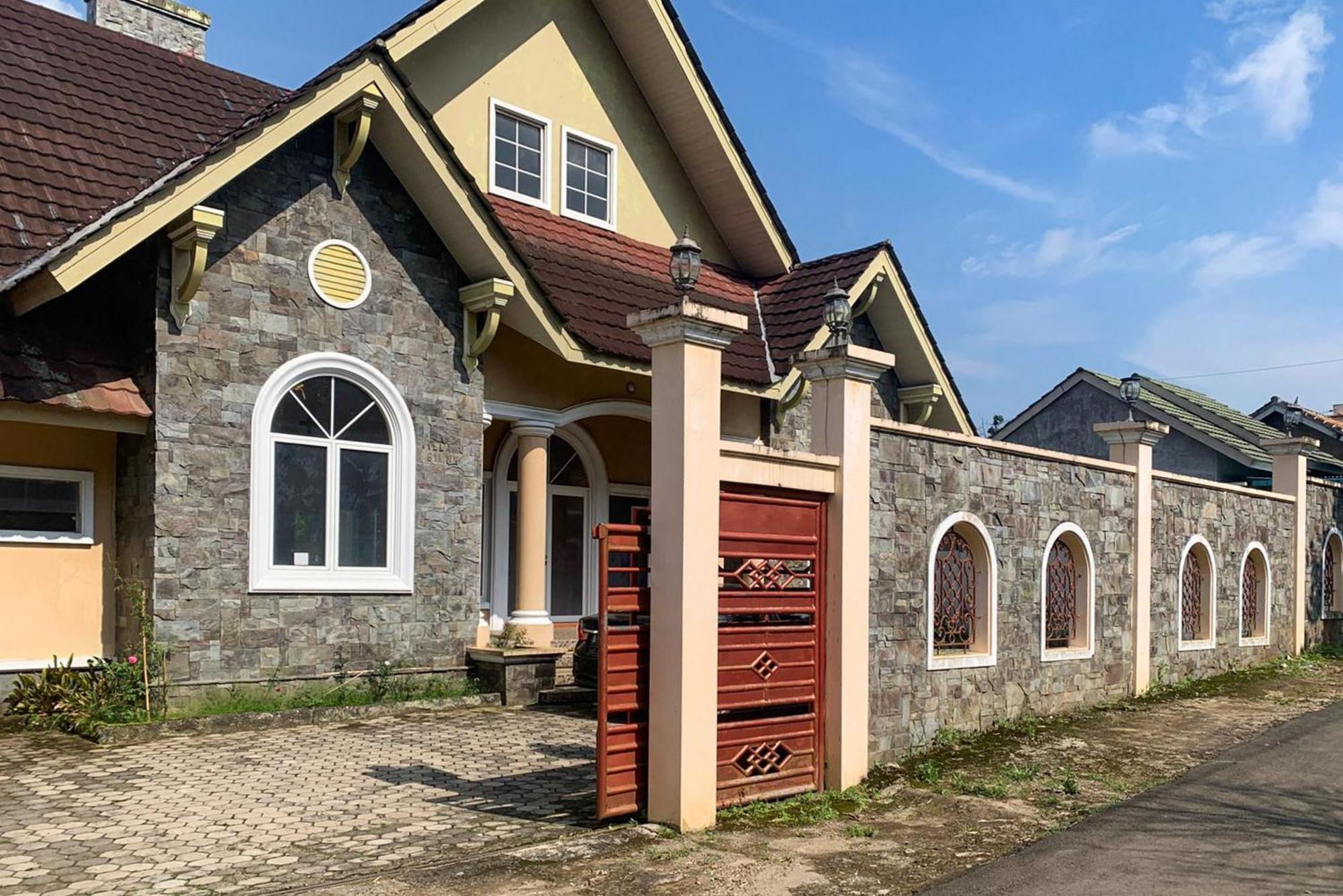 Urbanview Hotel Villa Q Gisting Bandjarnegeri 外观 照片