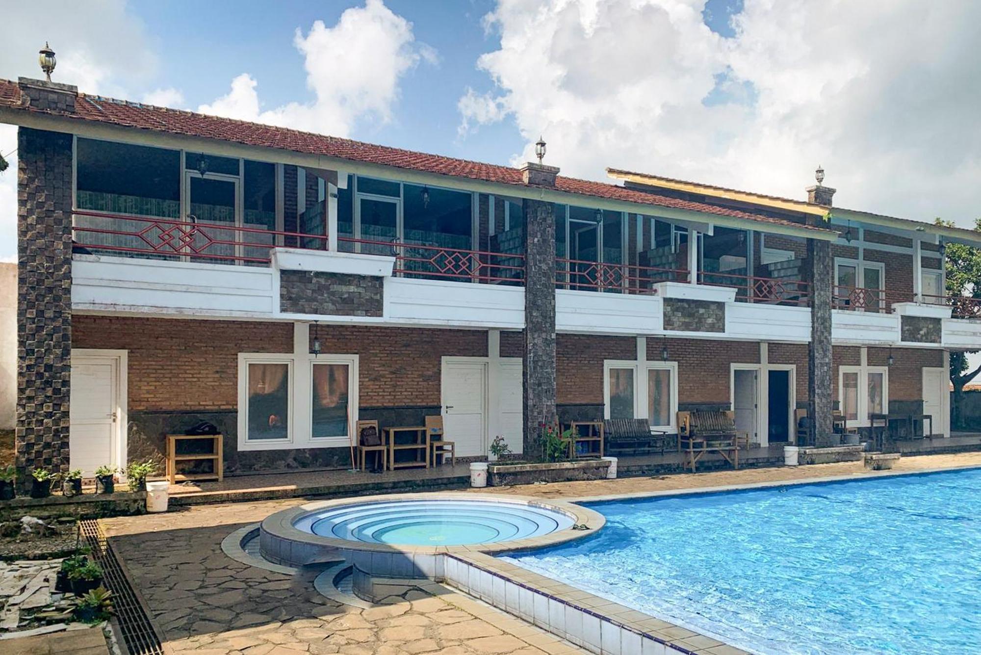 Urbanview Hotel Villa Q Gisting Bandjarnegeri 外观 照片