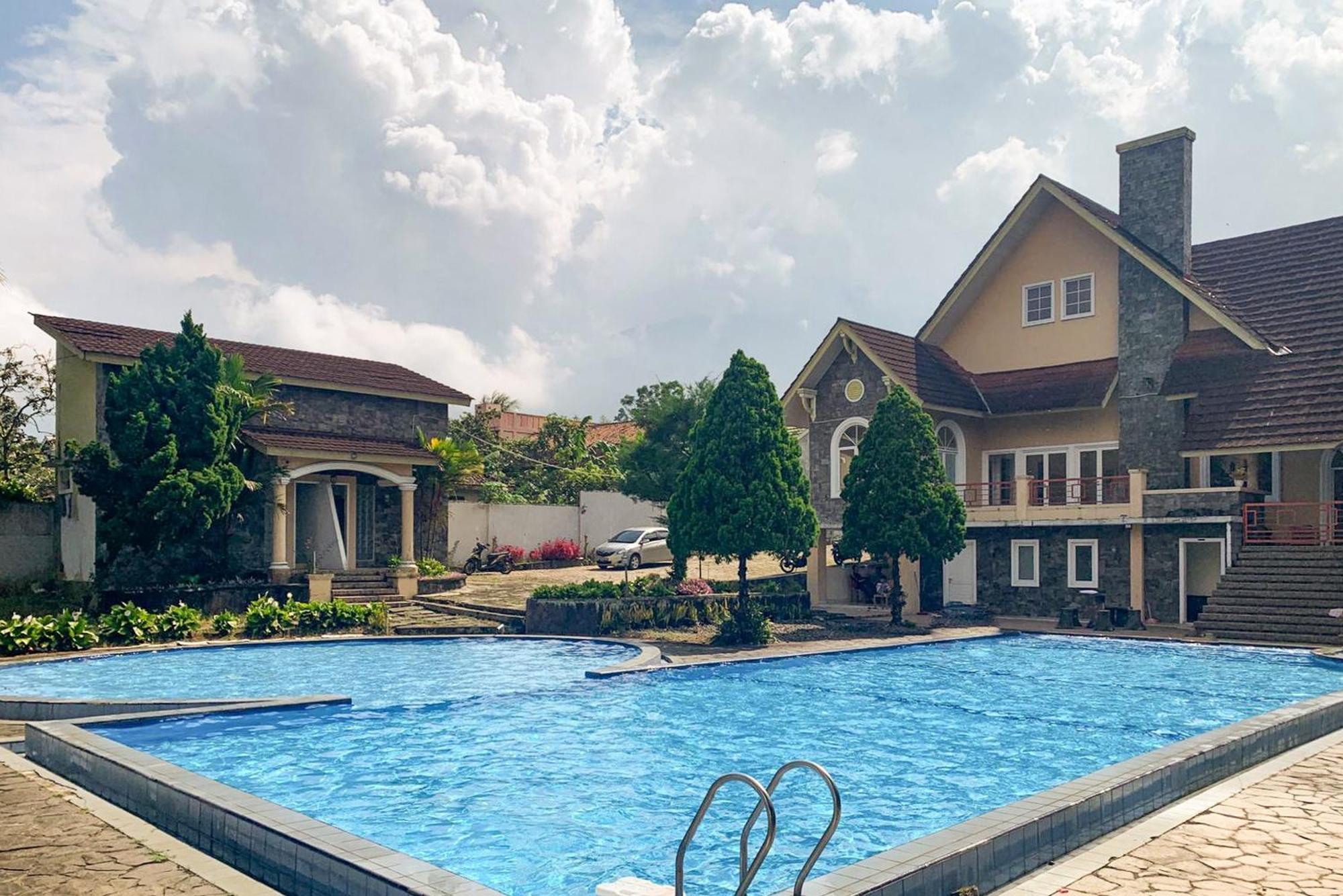 Urbanview Hotel Villa Q Gisting Bandjarnegeri 外观 照片