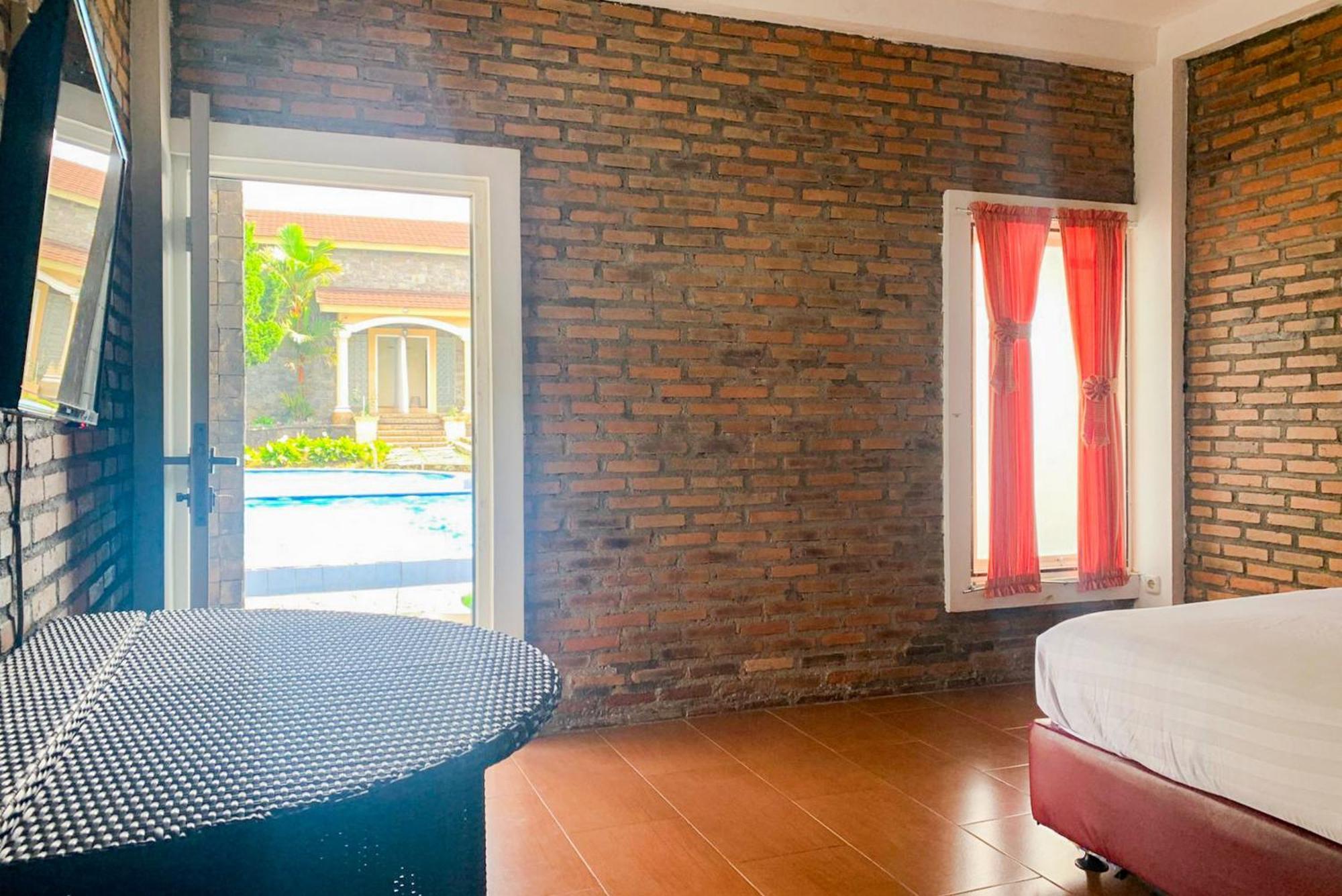 Urbanview Hotel Villa Q Gisting Bandjarnegeri 外观 照片