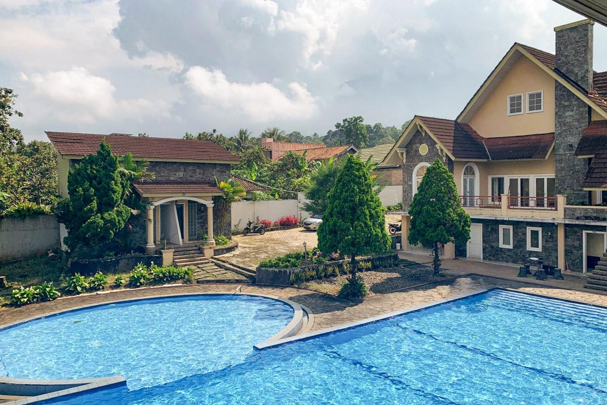 Urbanview Hotel Villa Q Gisting Bandjarnegeri 外观 照片