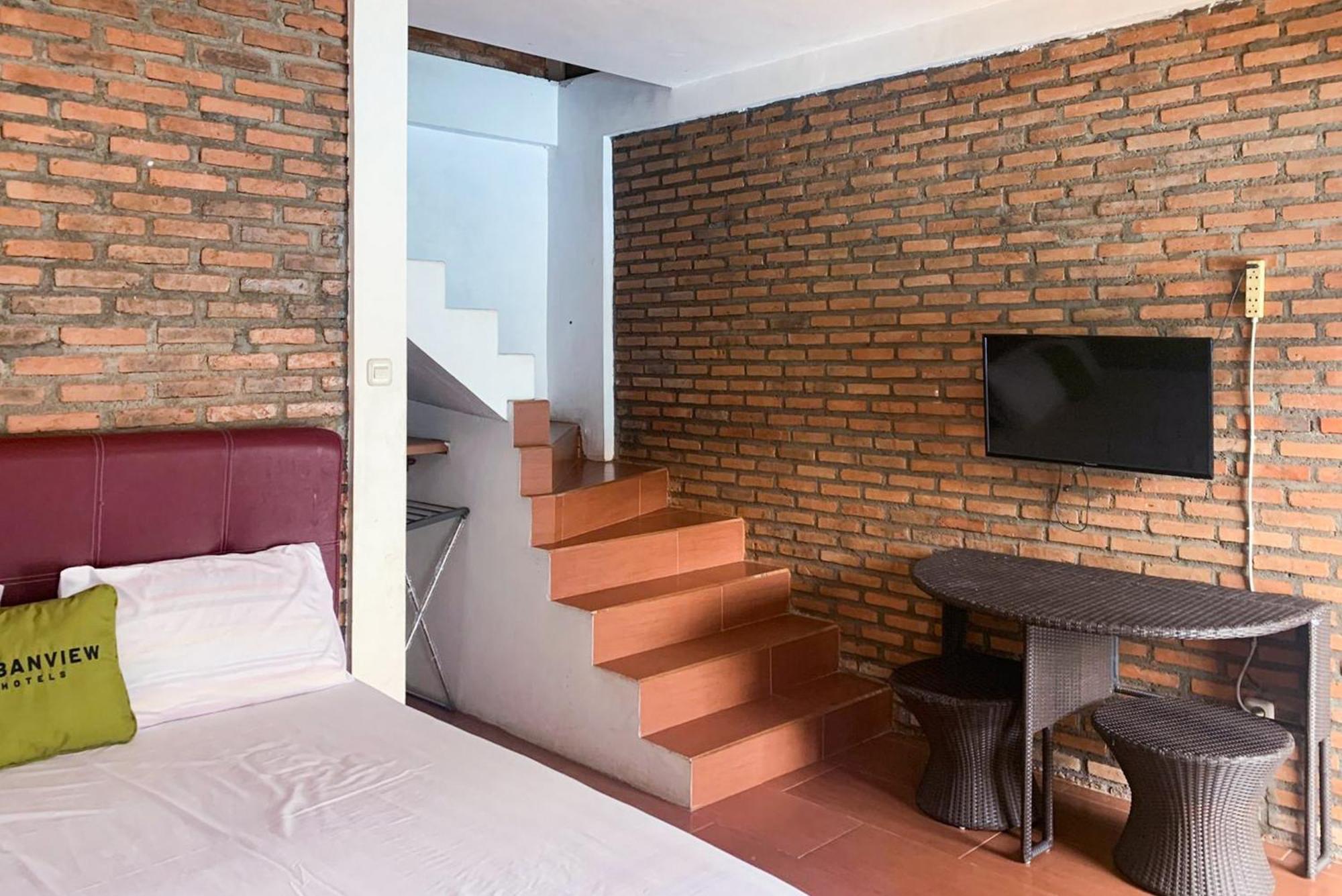 Urbanview Hotel Villa Q Gisting Bandjarnegeri 外观 照片